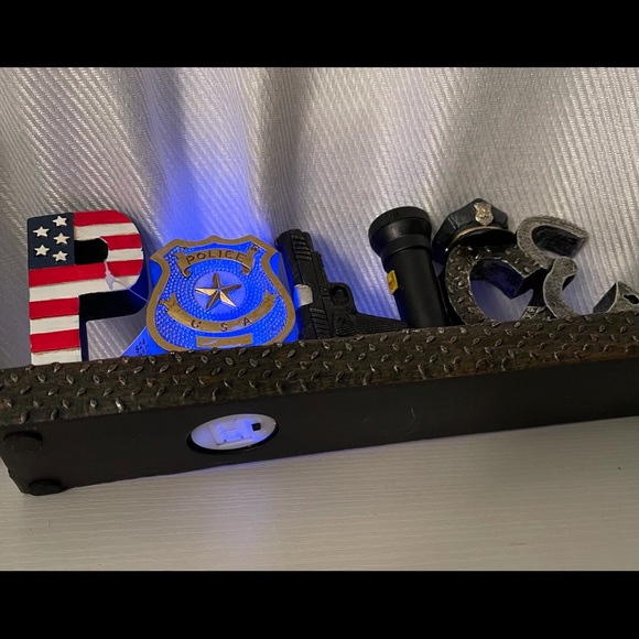 Office decor “POLICE” sign lights up - Picture 2 of 3